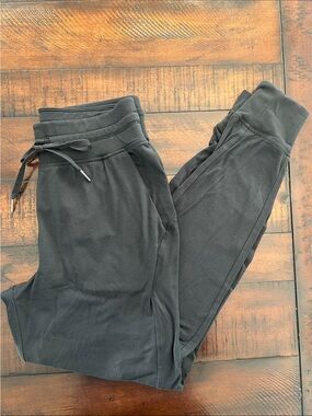 Lululemon Mid-Rise Jogger Full Length